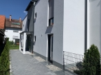 Neubau: Sonnige Gartenwohnung mit Terrasse und Südgarten in ruhiger, sehr guter Lage in Karlsfeld - Hauseingang